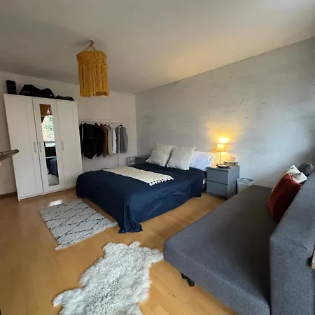 Bed & Breakfast Cozy Bedroom, With Big Balcony, Quite Area Close To Isar And 10min Marienplatz Munich